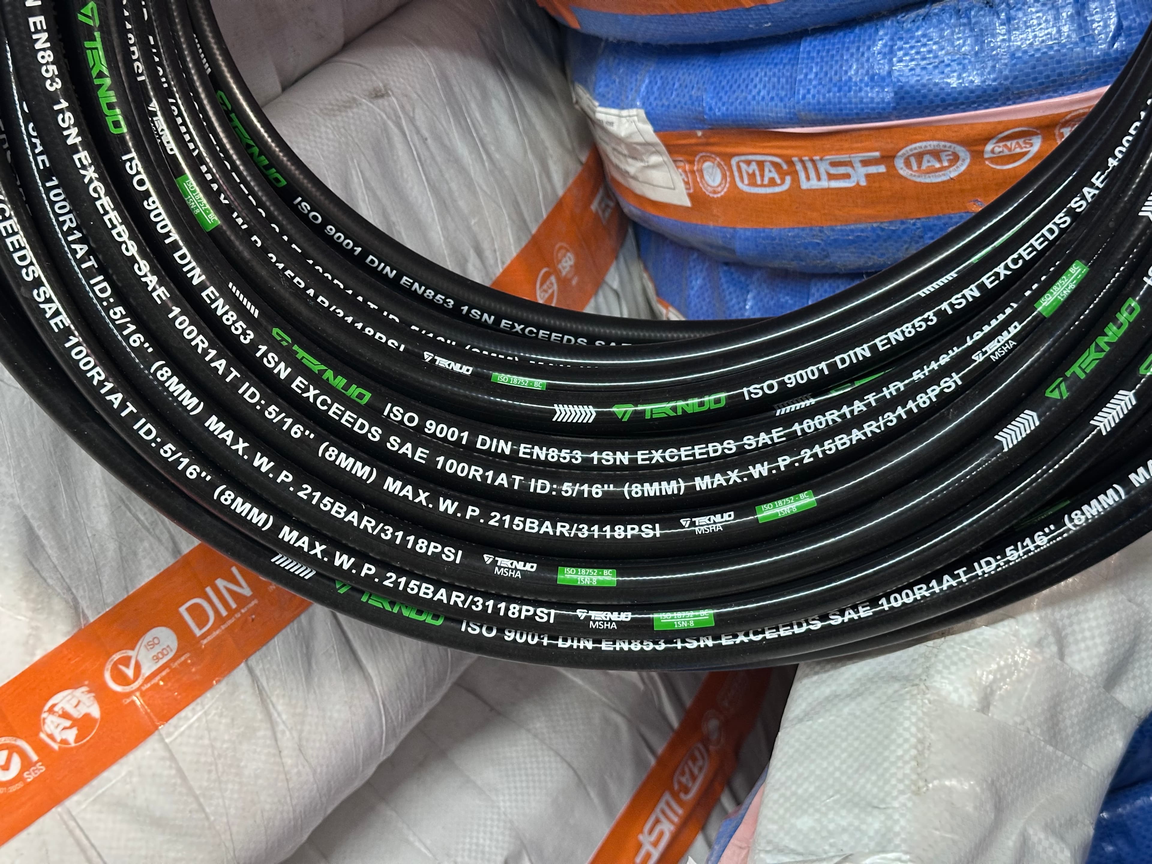 Ống Thủy Lực da trơn TEKNUO, 5/16 R1AT - 2