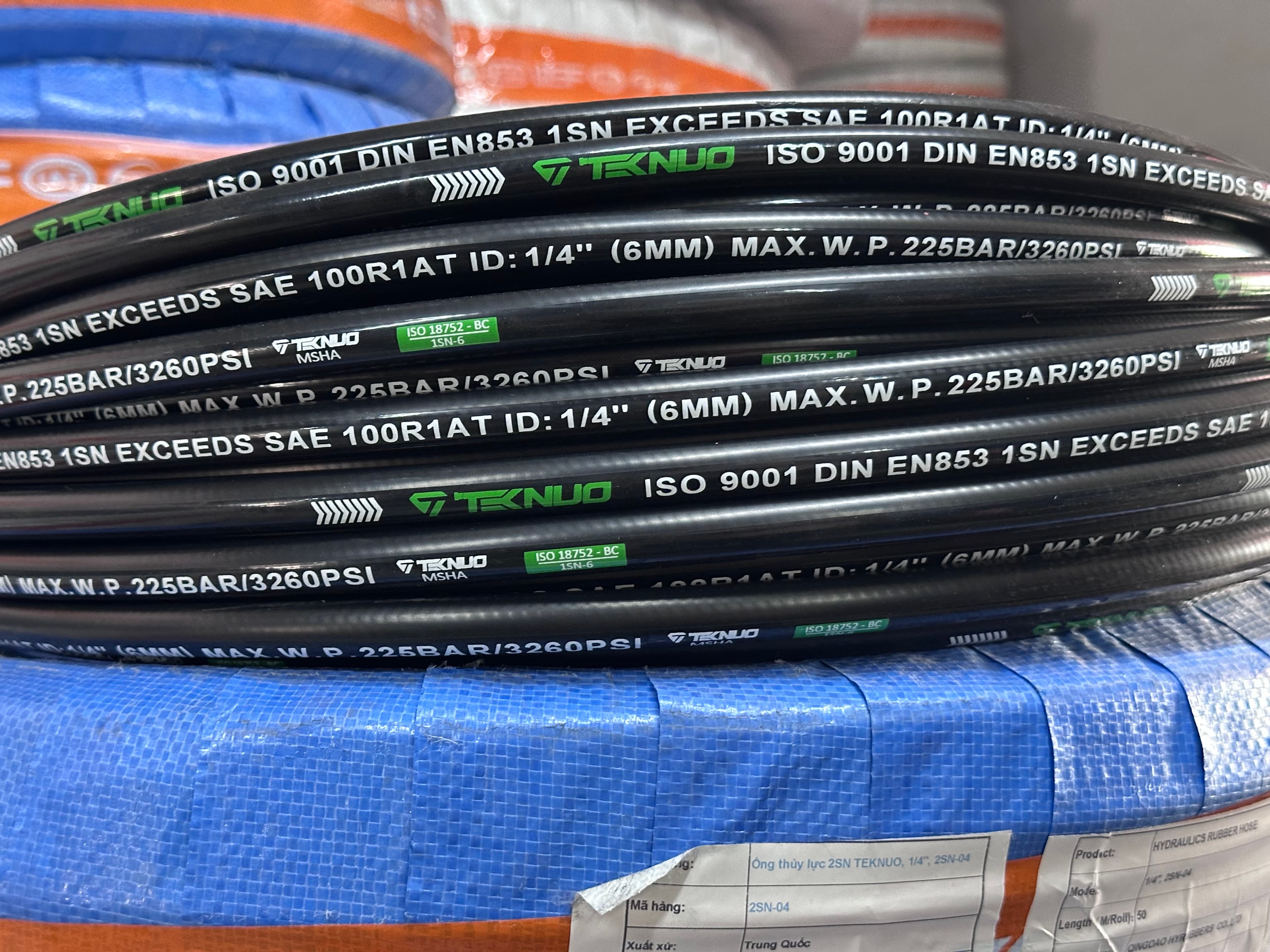 Ống Thủy Lực da trơn TEKNUO, 1/4 R1AT - 3