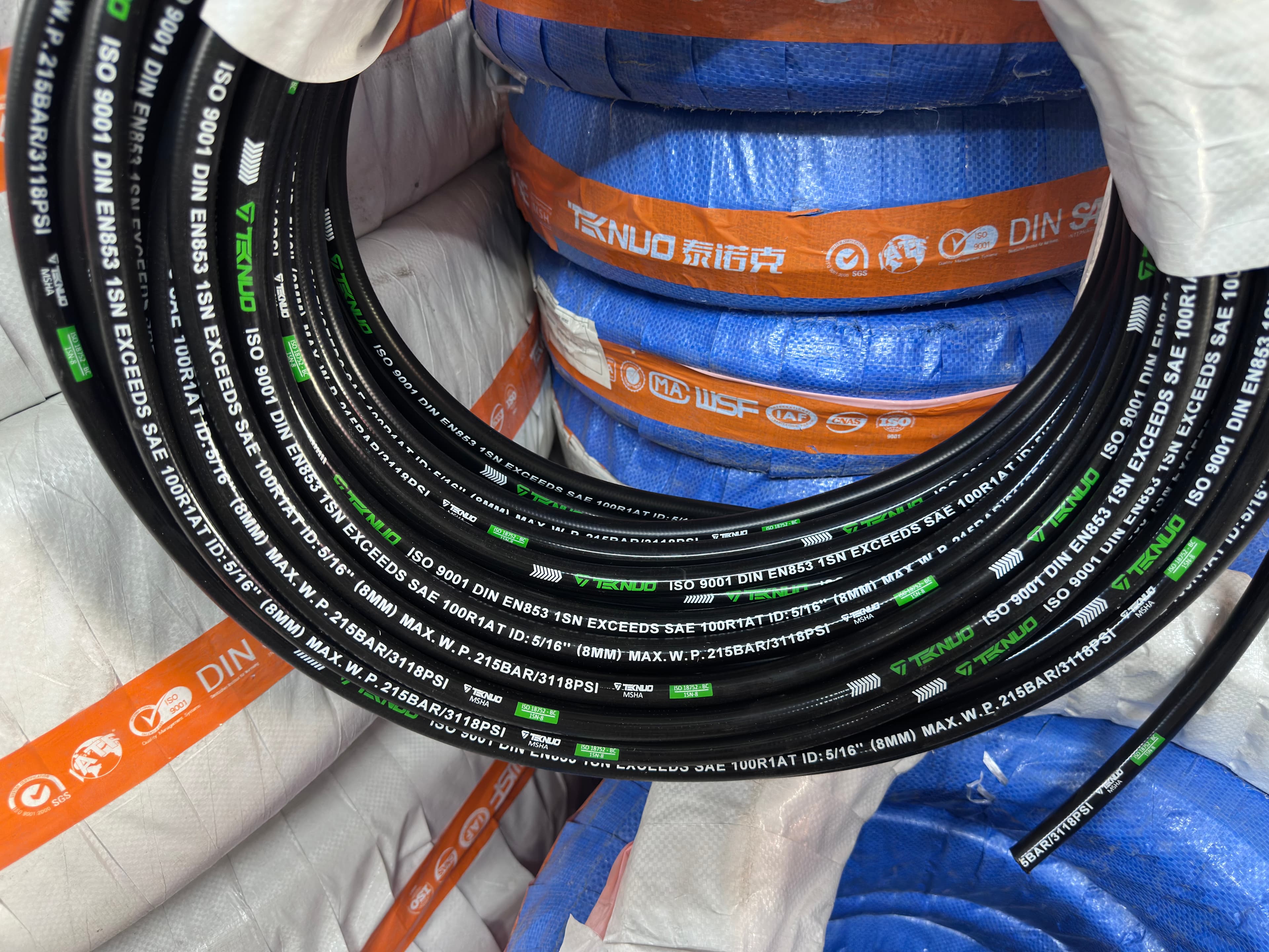 Ống Thủy Lực da trơn TEKNUO, 5/16 R1AT - 4