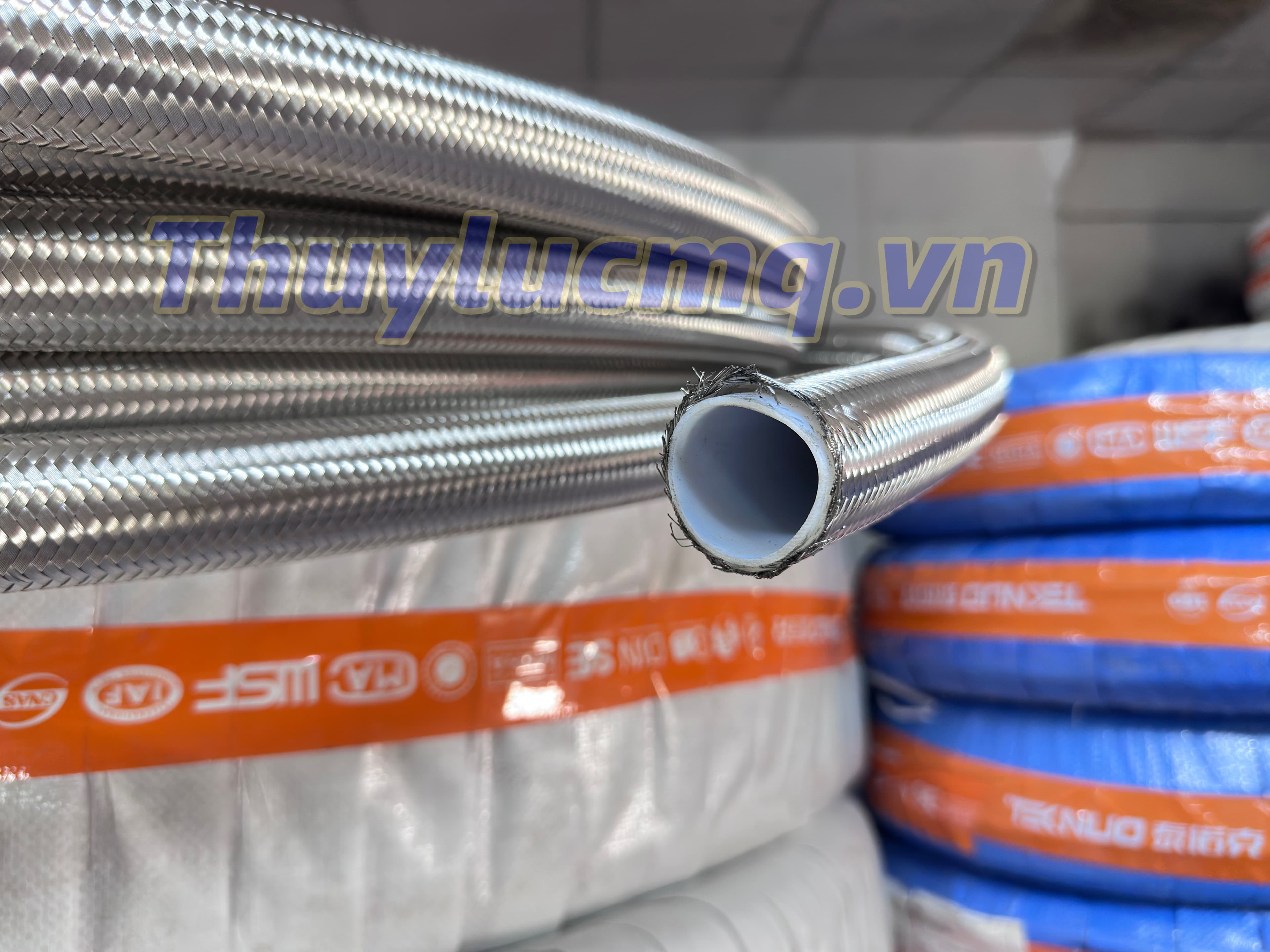 Ống Teflon PTFE bọc lưới inox – chịu nhiệt cao